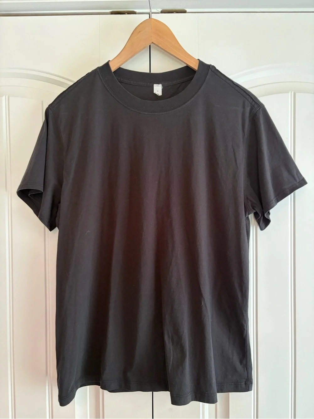 Lululemon Women's Black Basic T-Shirt Sz 6 Classic Short Sleeve Crew Neck Tee